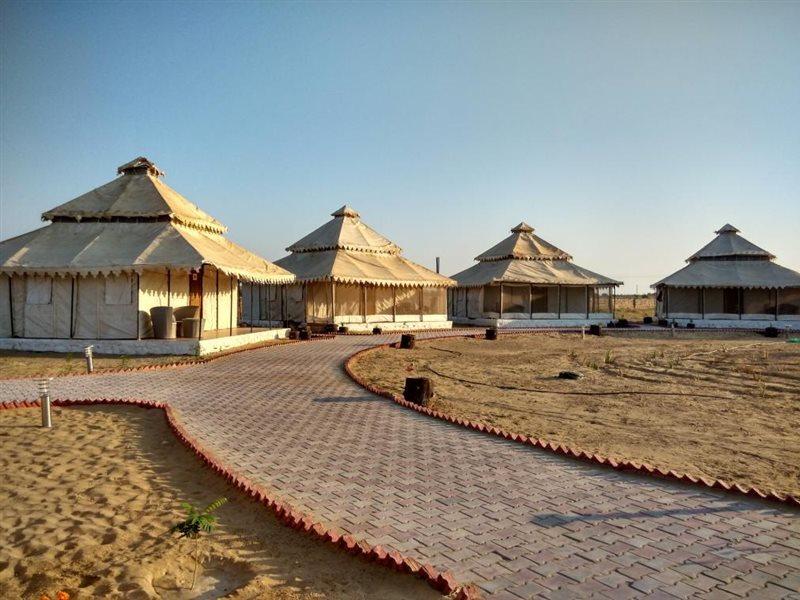 เดเสิร์ท สปริงส์ รีสอร์ต Hotel ไจซัลเมอร์ ภายนอก รูปภาพ