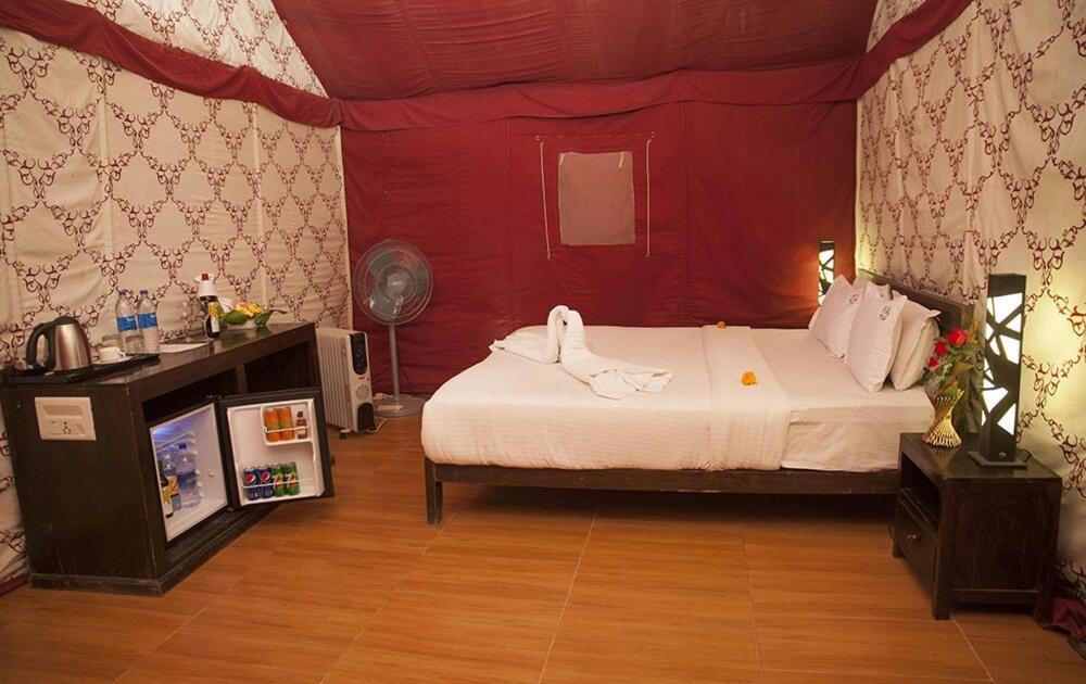 เดเสิร์ท สปริงส์ รีสอร์ต Hotel ไจซัลเมอร์ ภายนอก รูปภาพ